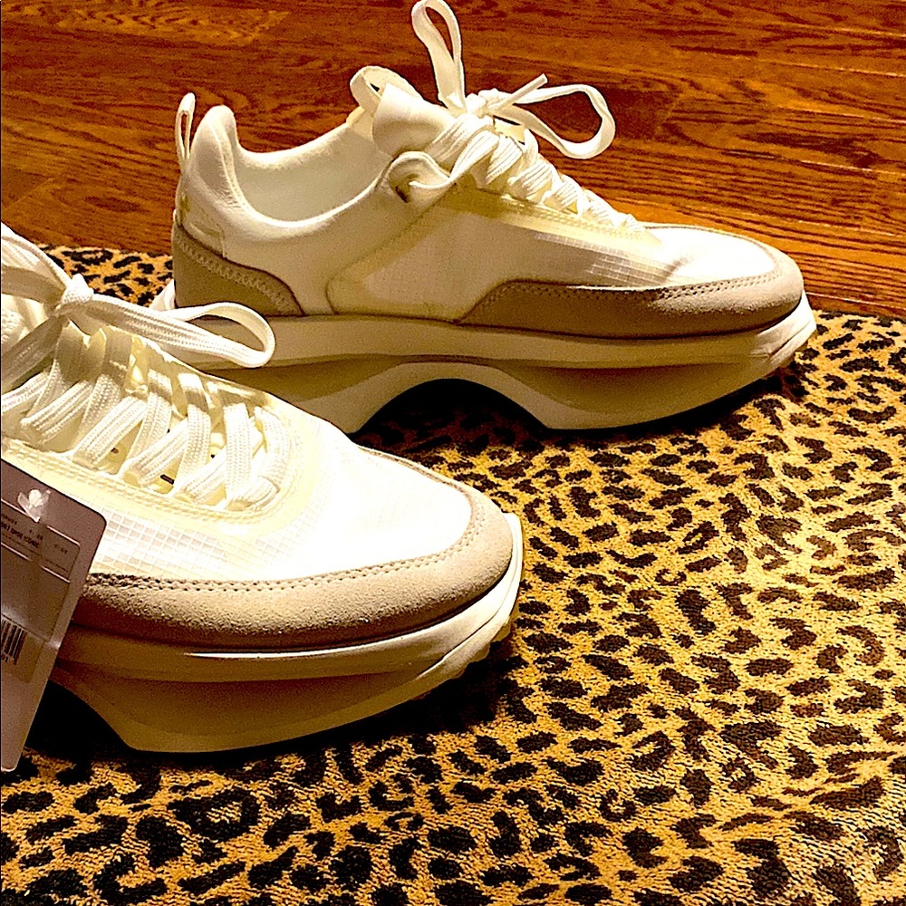 MNG- NWT Cream and White Sneakers with Breathable Mesh with a FREE gift 🎁 - Picture 6 of 15